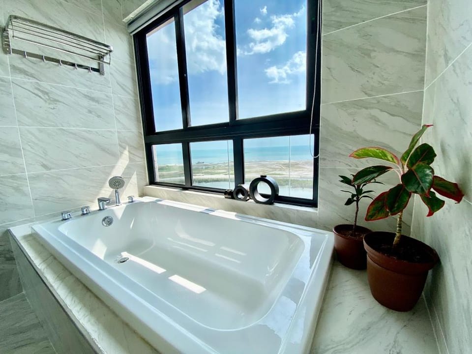 MWHolidayB1743【GrandSeaViewSuites】BathTub?WIFI? Apartment in Malacca