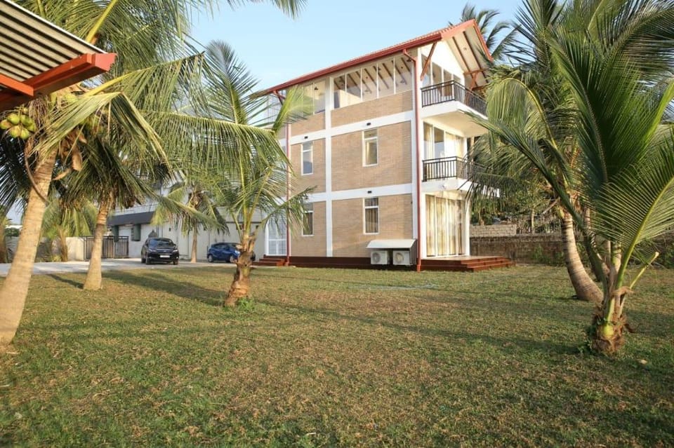 Aero Lagoon Apartment in Negombo