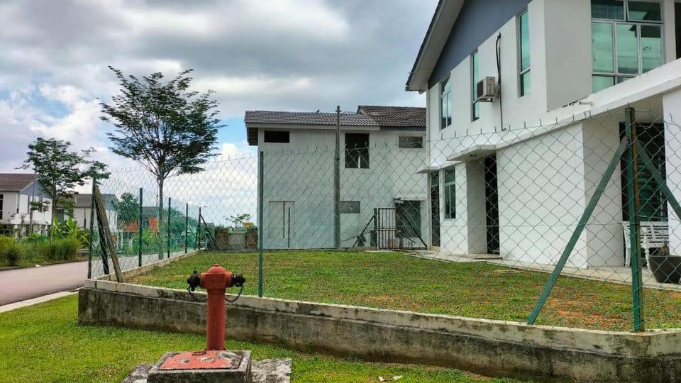IRIS 55 Simple Corner House Outdoor Muslim Only Vacation rental in Johor Bahru