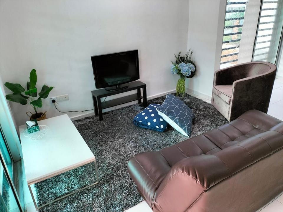 IRIS 55 Simple Corner House Outdoor Muslim Only Vacation rental in Johor Bahru