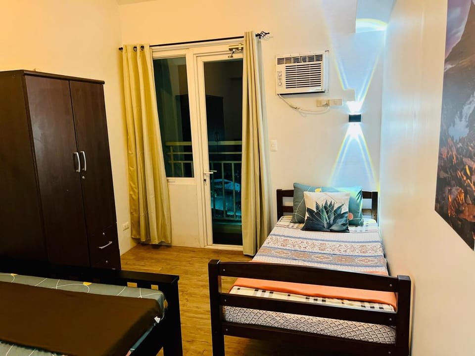 Lovely Spacious Condo With Balcony Apartment in Pasay