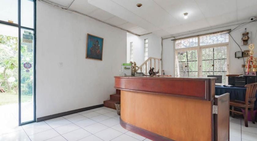 Pall Inn Puncak Mitra RedDoorz Bed and Breakfast in Cisarua