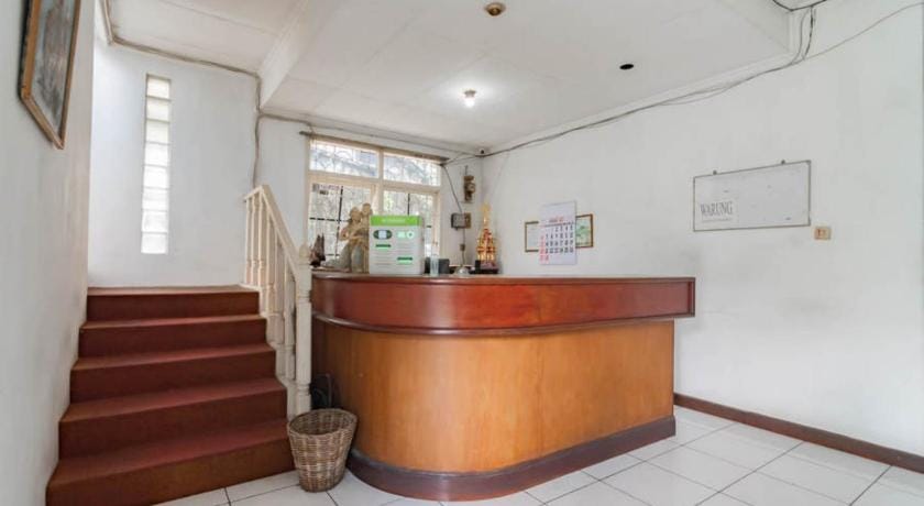 Pall Inn Puncak Mitra RedDoorz Bed and Breakfast in Cisarua