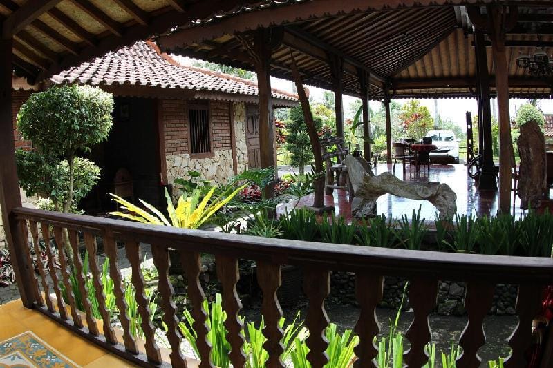Ndalem Joglo Hinggil - Twin Villa in Special Region of Yogyakarta