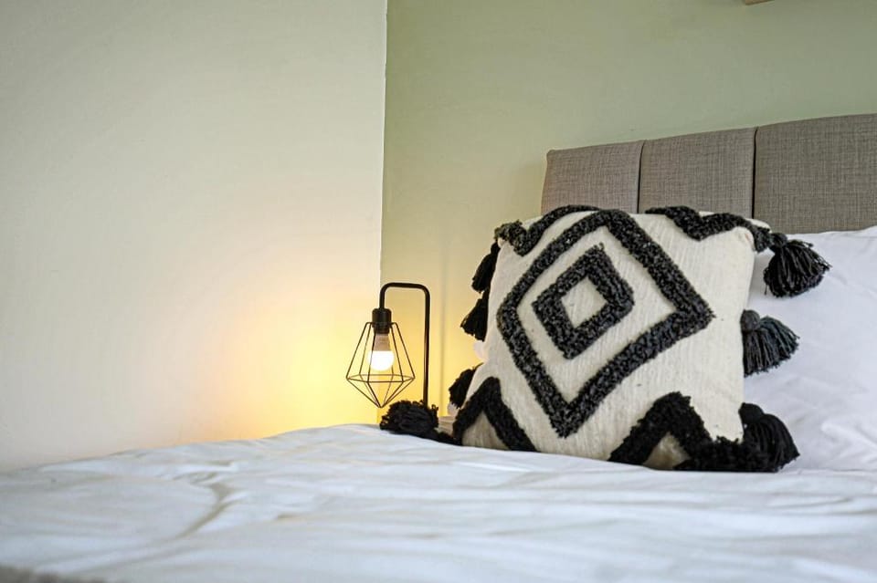 Stylish House • City Centre • Pool Table • Parking Vacation rental in Milton Keynes