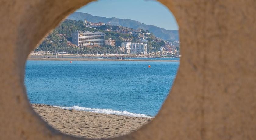 LA MALAGUETA BEACH - New Release Apartment in Malaga