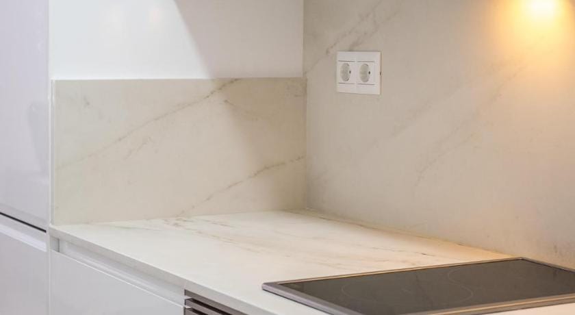 LA MALAGUETA BEACH - New Release Apartment in Malaga