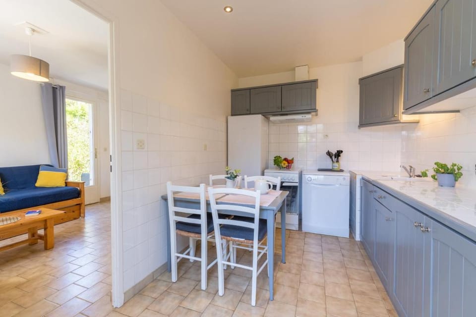 L'Auguière Ouest, maisonnette au cœur du vignoble proche de la mer et des sentiers côtiers Vacation rental in Hyères