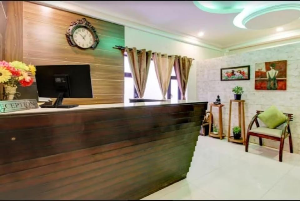 Goroomgo Hill Top Courtyard Shimla Hotel in Shimla