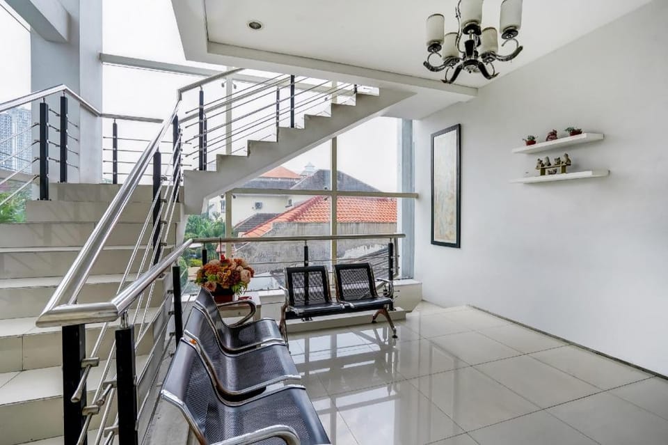 OYO 90935 Rumah Kost Metroliving Hotel in Surabaya