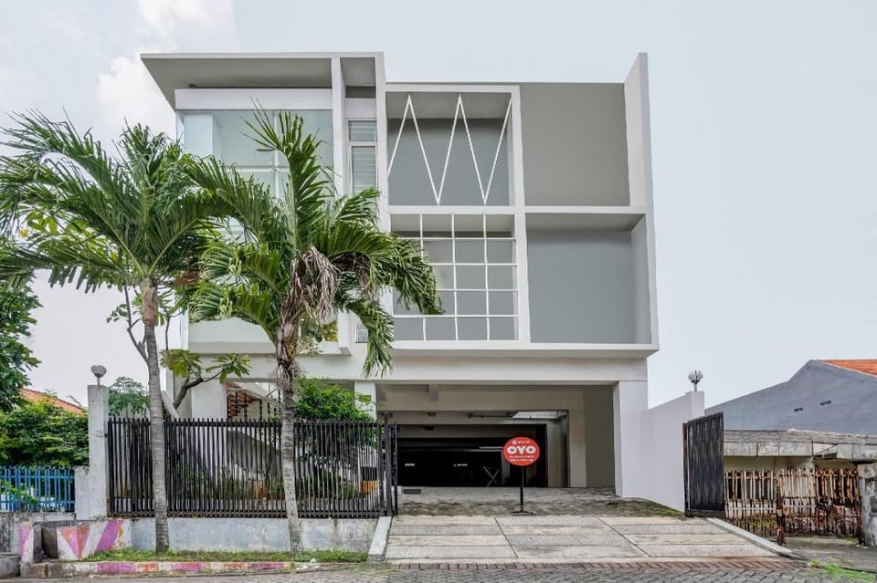 OYO 90935 Rumah Kost Metroliving Hotel in Surabaya