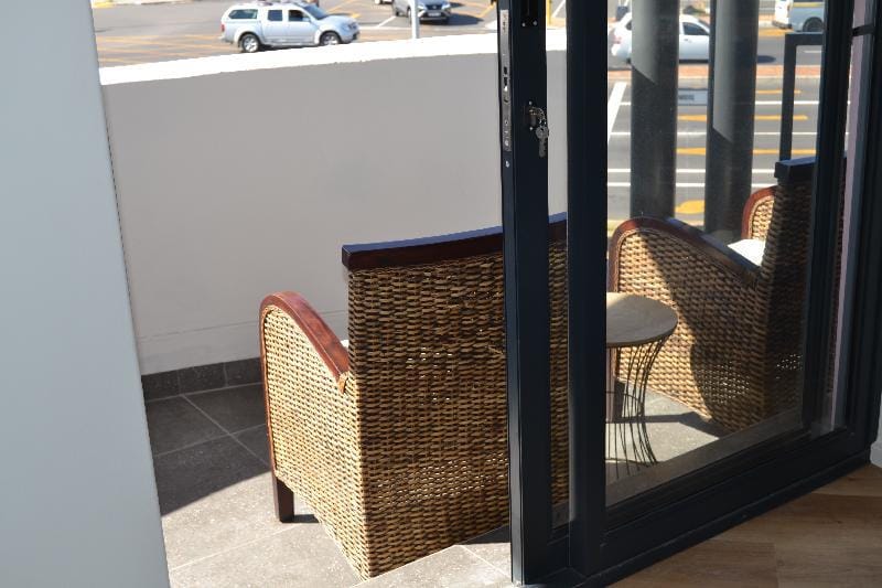 Modern 2 bedroom en-suite in bustling Blouberg Apartment in Cape Town