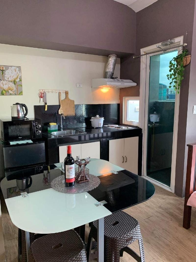 Anuva Alabang Condo 4paxfree pool&pet allowed wifi Apartment in Paranaque