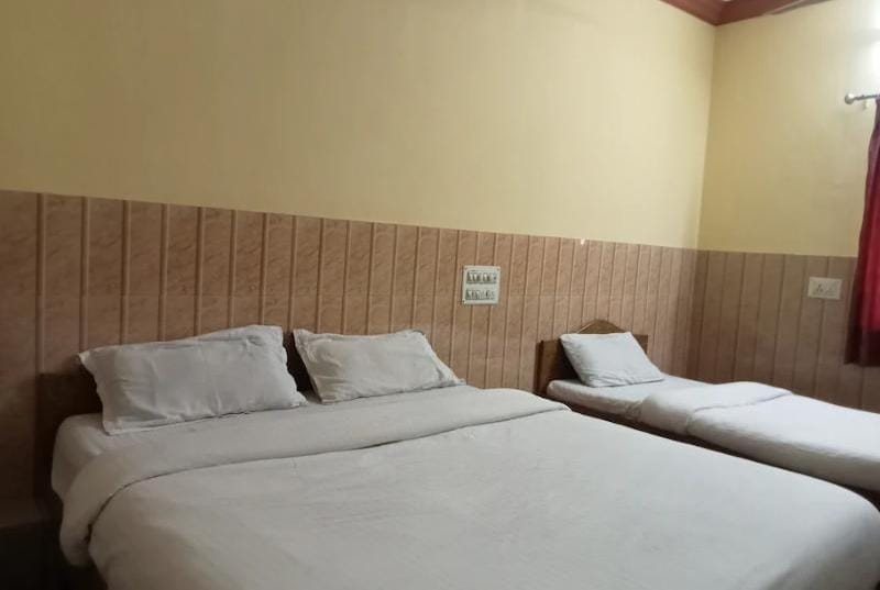Goroomgo Apsara Guest House Ahmedabad Vacation rental in Ahmedabad