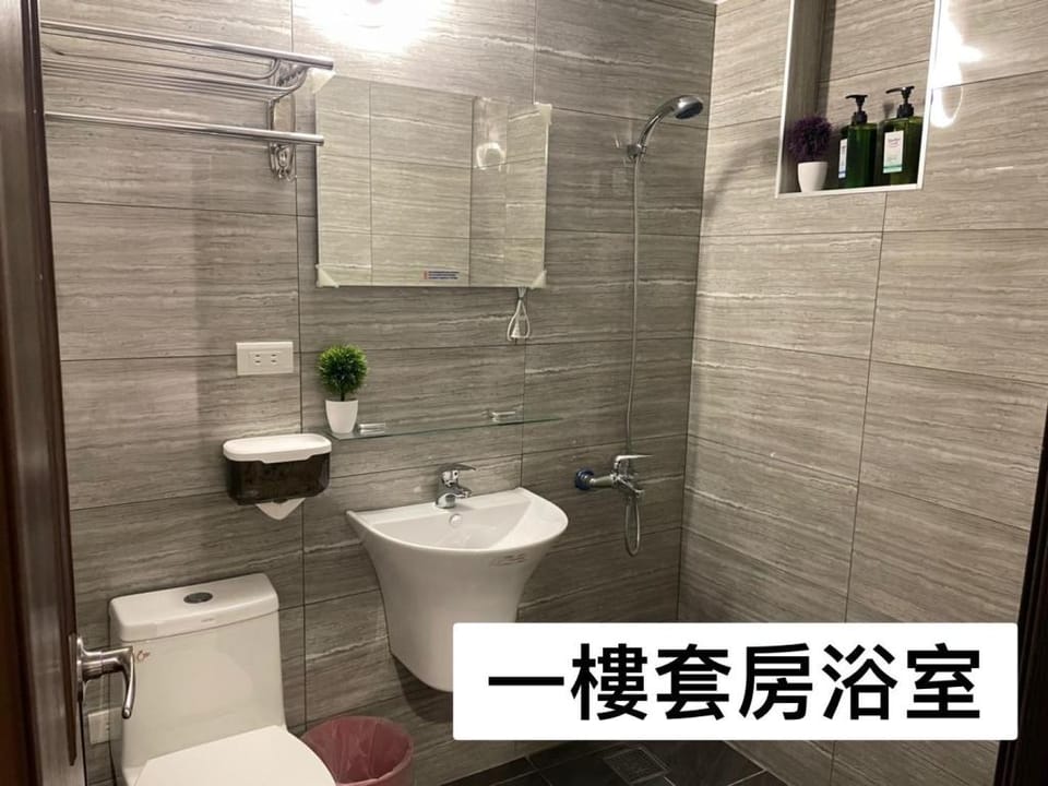 D老闆超好講話  四房包棟 平日8人只要6000 (LINE詢問不用錢 ID: @d_boss) Vacation rental in Taiwan, Province of China