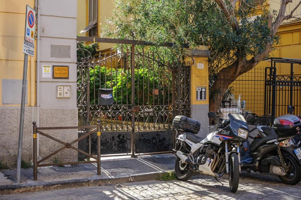 Via Aniello Falcone 72b Apartment in Naples