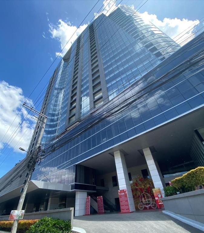 Aeon Towers 1-BR Condo Free pool&gym 20mbps Wifi Apartment in Davao City