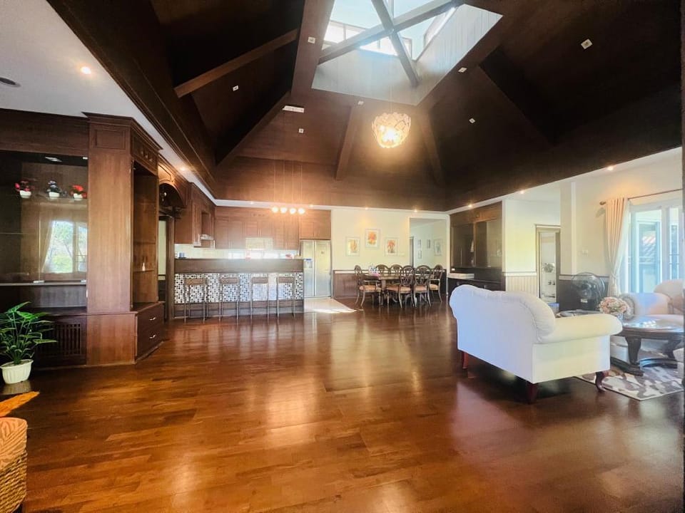 Suandok Villa (สวนดอก วิลล่า) Villa in Thailand