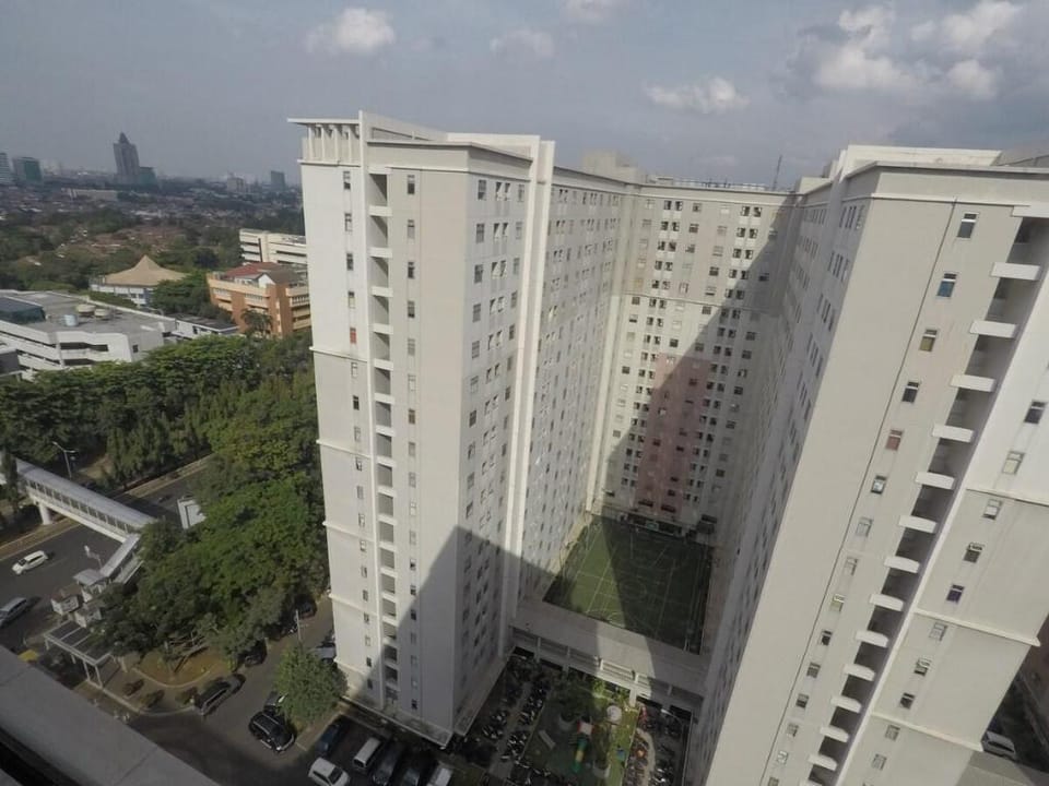 Clean 2Bedroom Apartment above Mall @Kalibata City Vacation rental in South Jakarta City