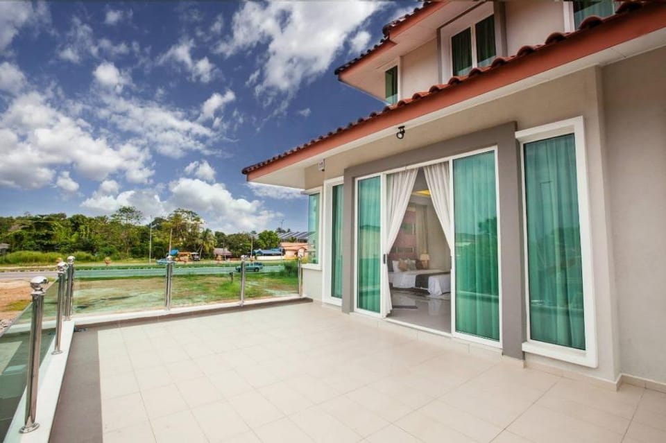 Kiara Villa Homestay  (3 Storey Semi-D) Villa in Port Dickson