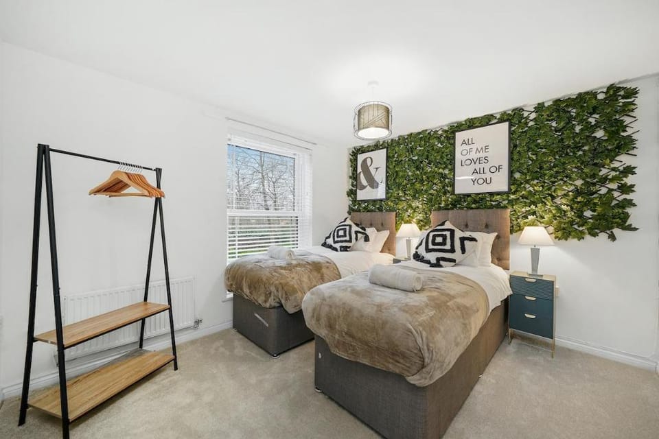 Stylish 2 Bedroom 2 Bathroom Apartment Apartment in Aylesbury Vale