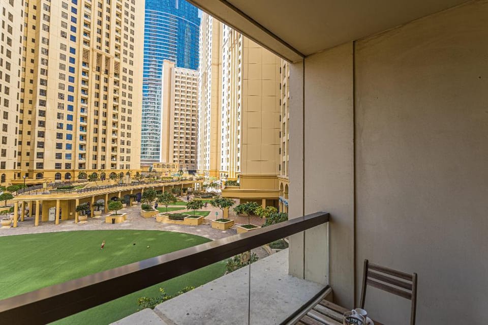 Elegant Apt with Balcony Steps From the Beach Apartment in Dubai
