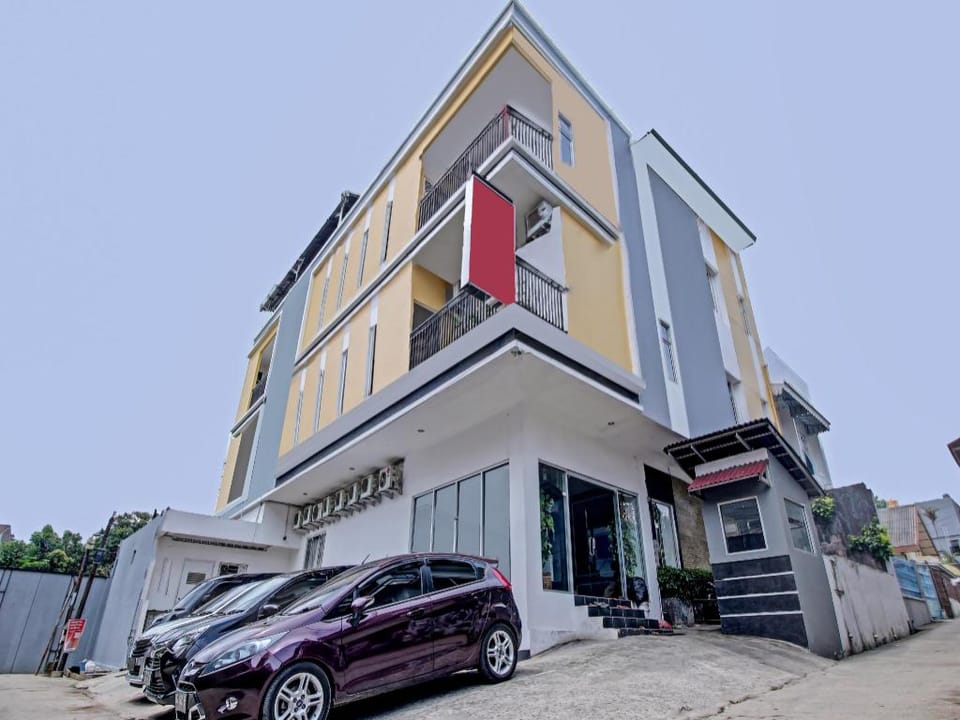 RedDoorz @ Jalan Jenderal Sudirman Palembang 2 Hotel in Indonesia