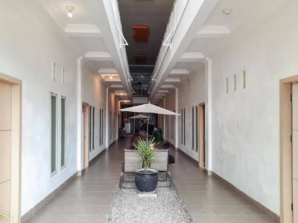Hotel Puri Yasmin Potowanua Lasusua RedPartner Hotel in Indonesia