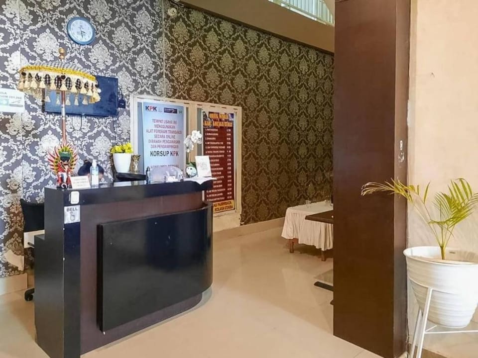 Hotel Puri Yasmin Potowanua Lasusua RedPartner Hotel in Indonesia