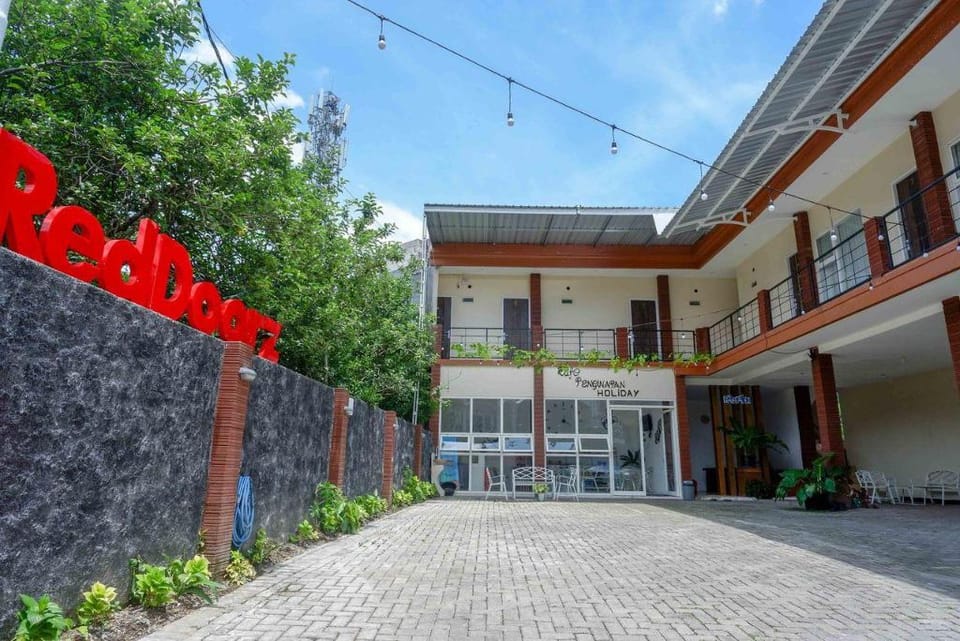 RedDoorz Syariah @ Raya Punten Batu Hotel in East Java