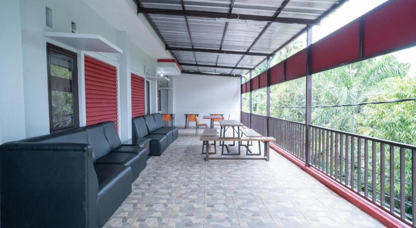 RedDoorz Plus near ITC Cempaka Mas 2 Hotel in Jakarta