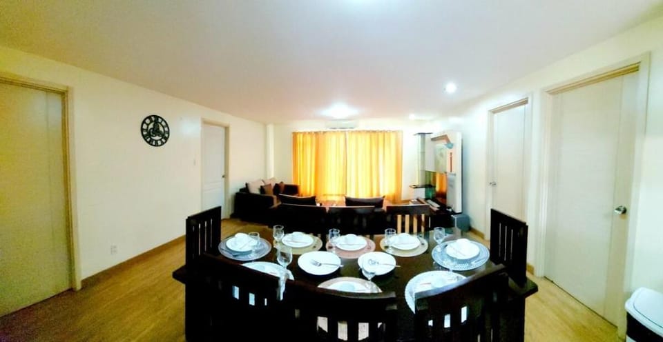 Four (4) bedroom condo unit with common pool Vacation rental in Subic
