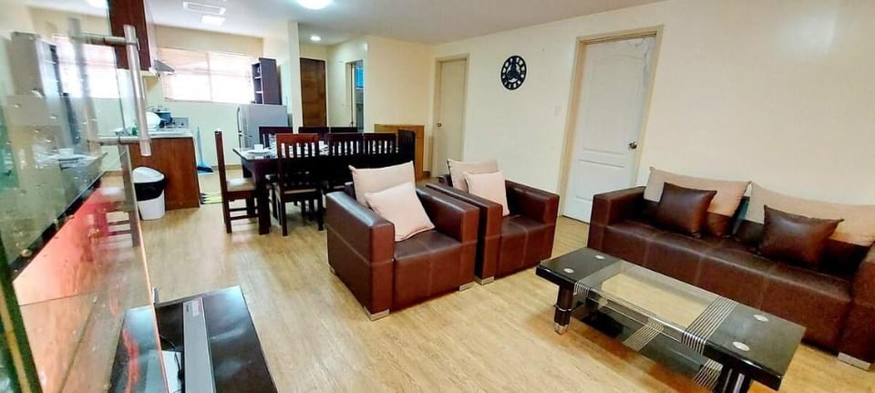 Four (4) bedroom condo unit with common pool Vacation rental in Subic