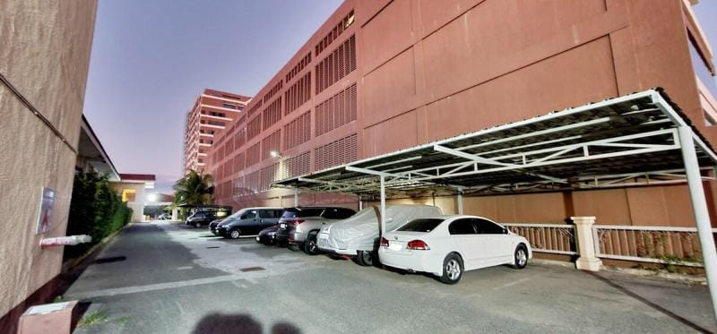 One (1) bedroom condo unit with common pool Vacation rental in Subic