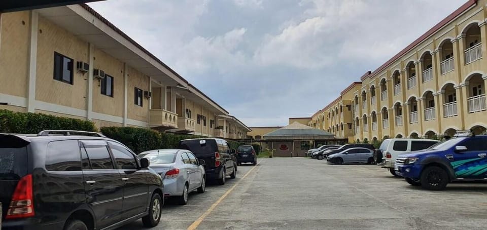 One (1) bedroom condo unit with common pool Vacation rental in Subic