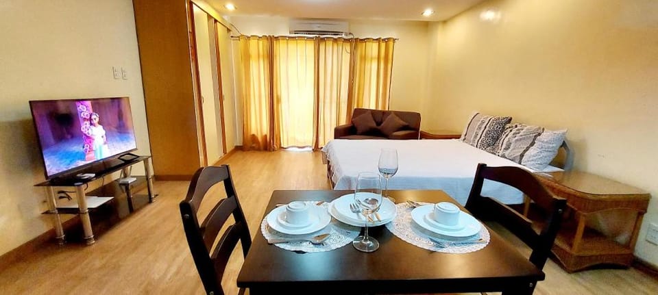 Studio-type condo unit with common pool Vacation rental in Subic