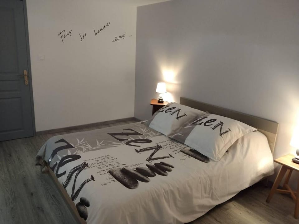 Sur La Colline Sousceyrac-en-Quercy Apartment in Occitanie