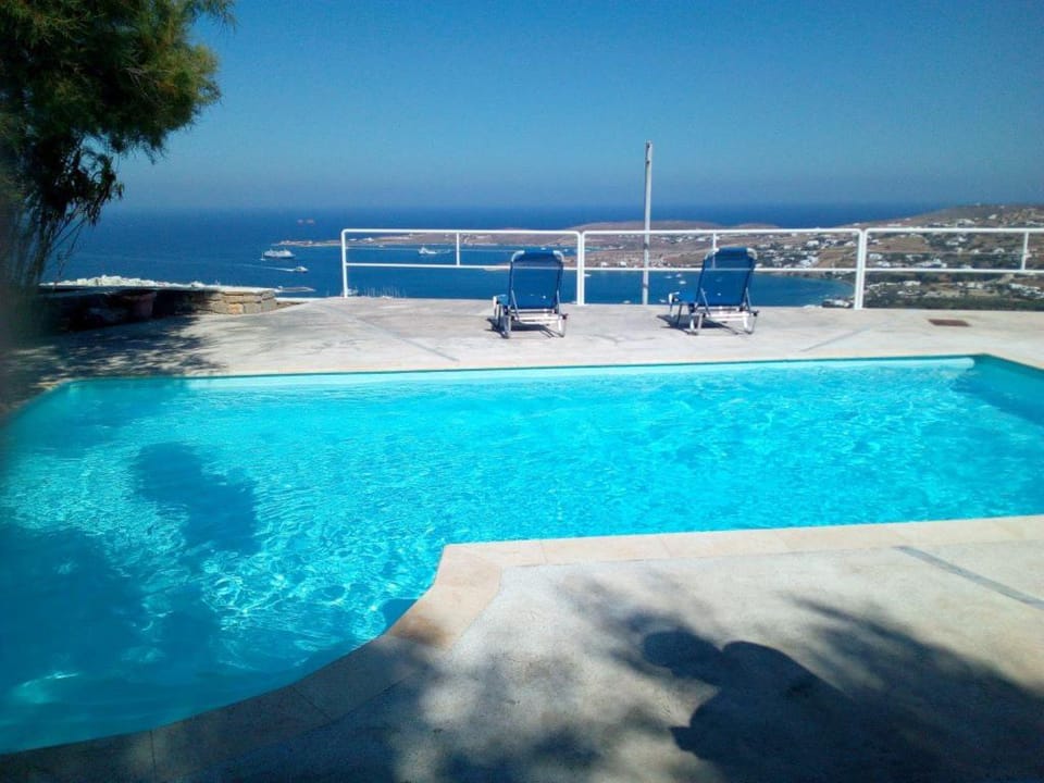 Semi-detached house on the heights of Parikia - Exceptional view of the Cyclades Vacation rental in Paros