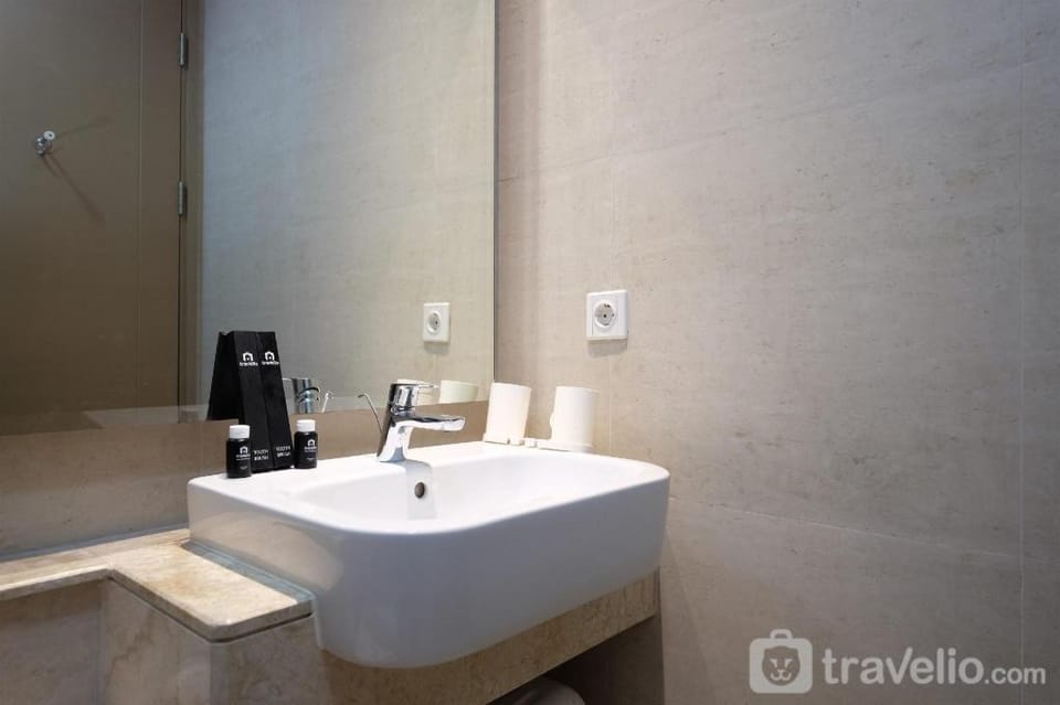 Elegant Studio at Gold Coast Apartment By Travelio Apartment in Jakarta