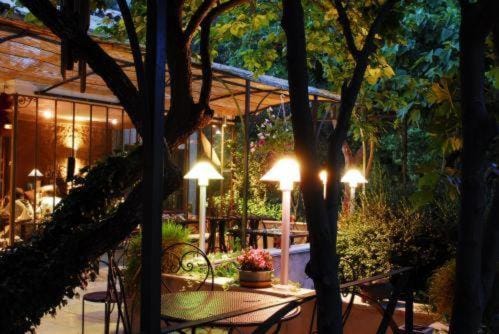 Hôtel Le Paradou Bamboothai Hotel in Lourmarin