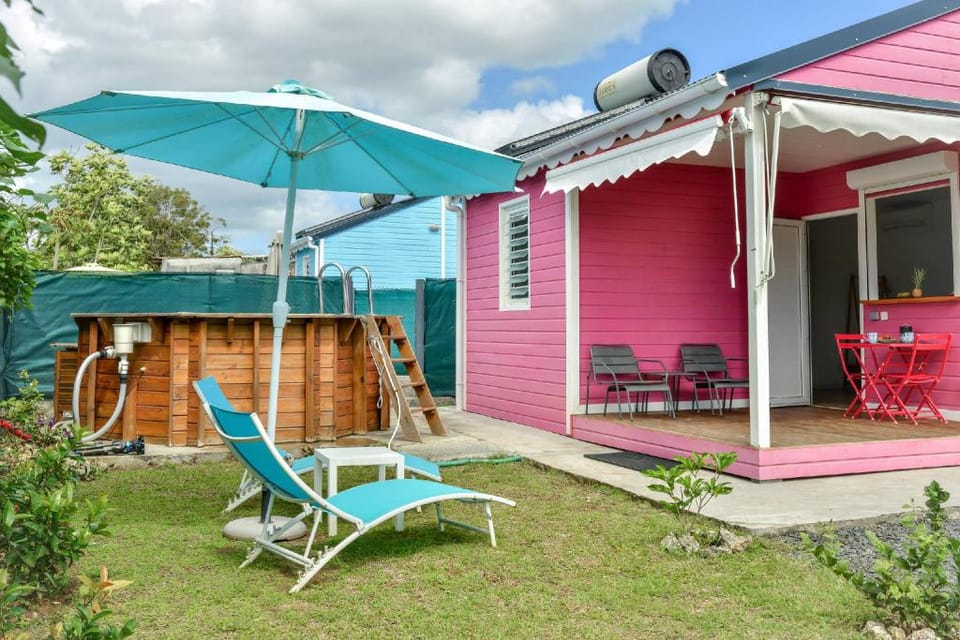 Les Jardins de Chantilly -Bungalows avec jardins et piscines privées Vacation rental in Petit-Bourg