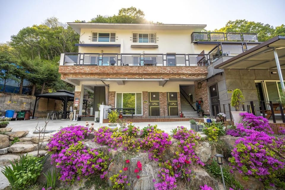Ulsan Daeunsan Kaegok Pension Bed and Breakfast in South Korea