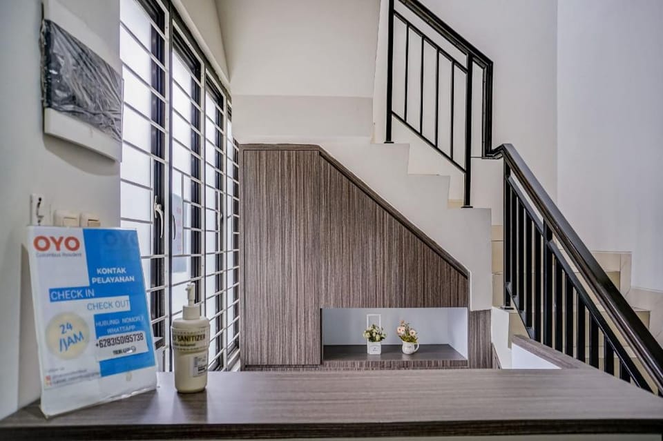 OYO 90940 Guesthouse Colombus G12 Hotel in West Java