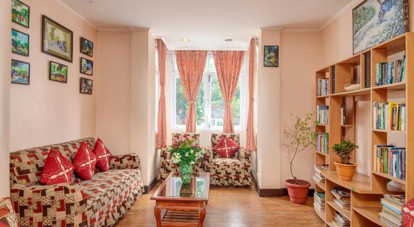 Muscatel Spring Burn - 100 Mts from Mall Road Hotel in Darjeeling