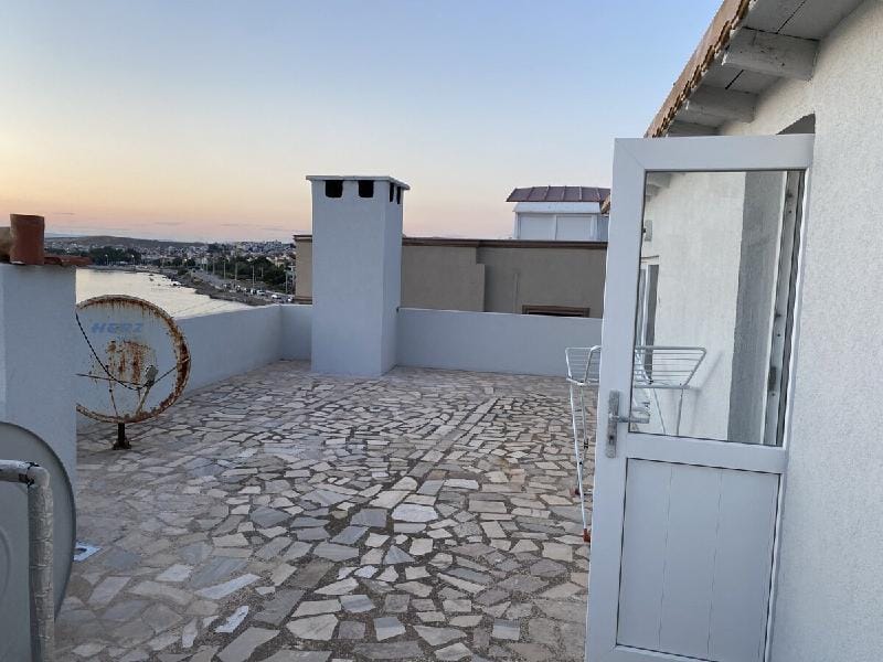 Denize sıfır konumda, eşyalı ÇATI DUBLEKS Apartment in İzmir Province