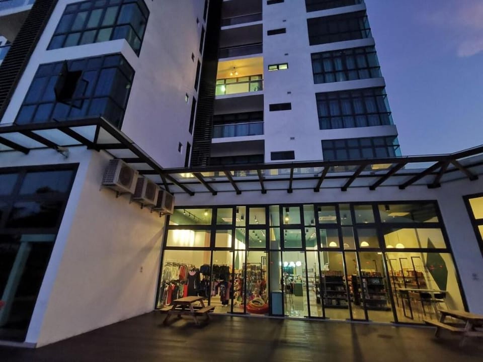 NEW Private lift to ur 5 stars home @ Green Haven  Vacation rental in Johor