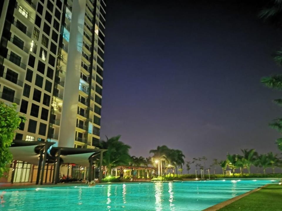NEW Private lift to ur 5 stars home @ Green Haven  Vacation rental in Johor