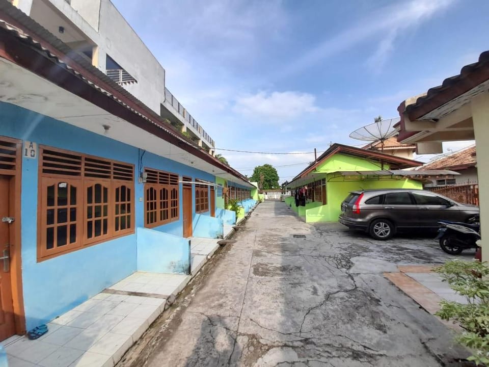 SPOT ON 91312 Kost Arfa Hotel in Indonesia