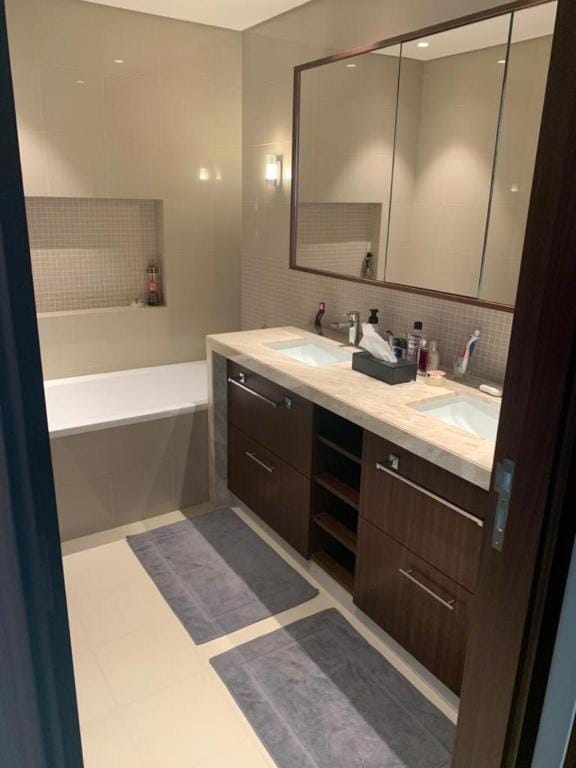 Luxurious 3 Bedroom Apartment in Boulevard Point Apartment in Dubai