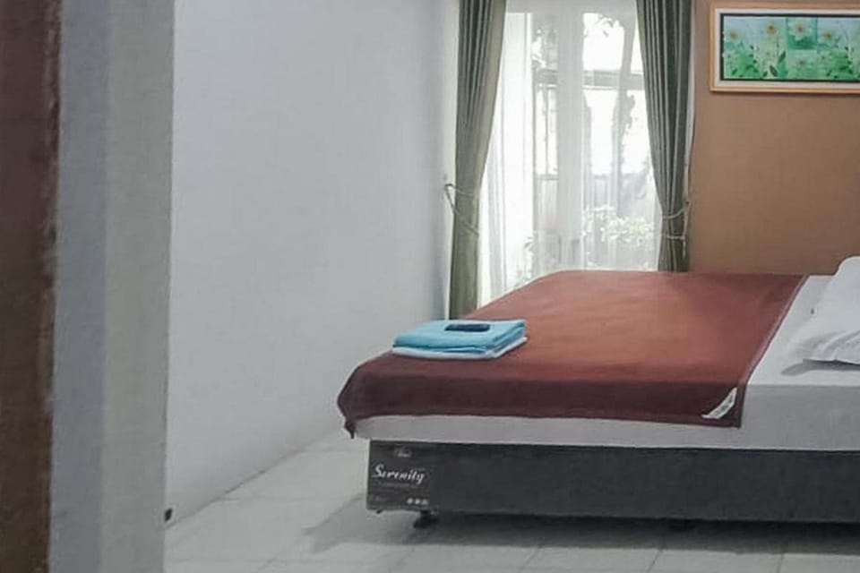Syafa Homestay Syariah Mitra RedDoorz Hotel in East Java